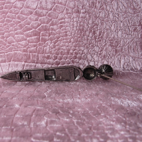 Vintage MIRACLE brooch - Picture 3 of 3